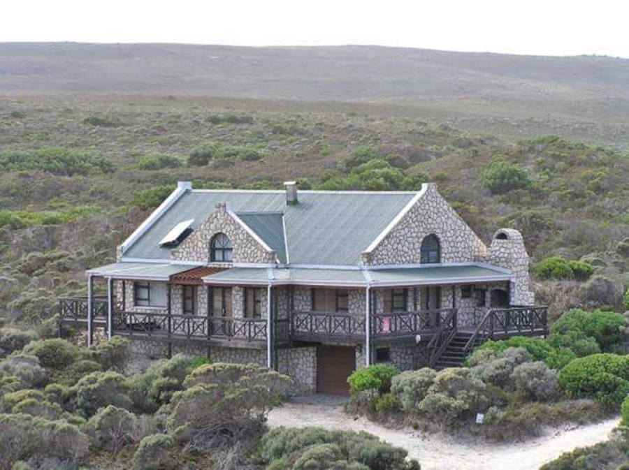 To Let 4 Bedroom Property for Rent in Suiderstrand Western Cape